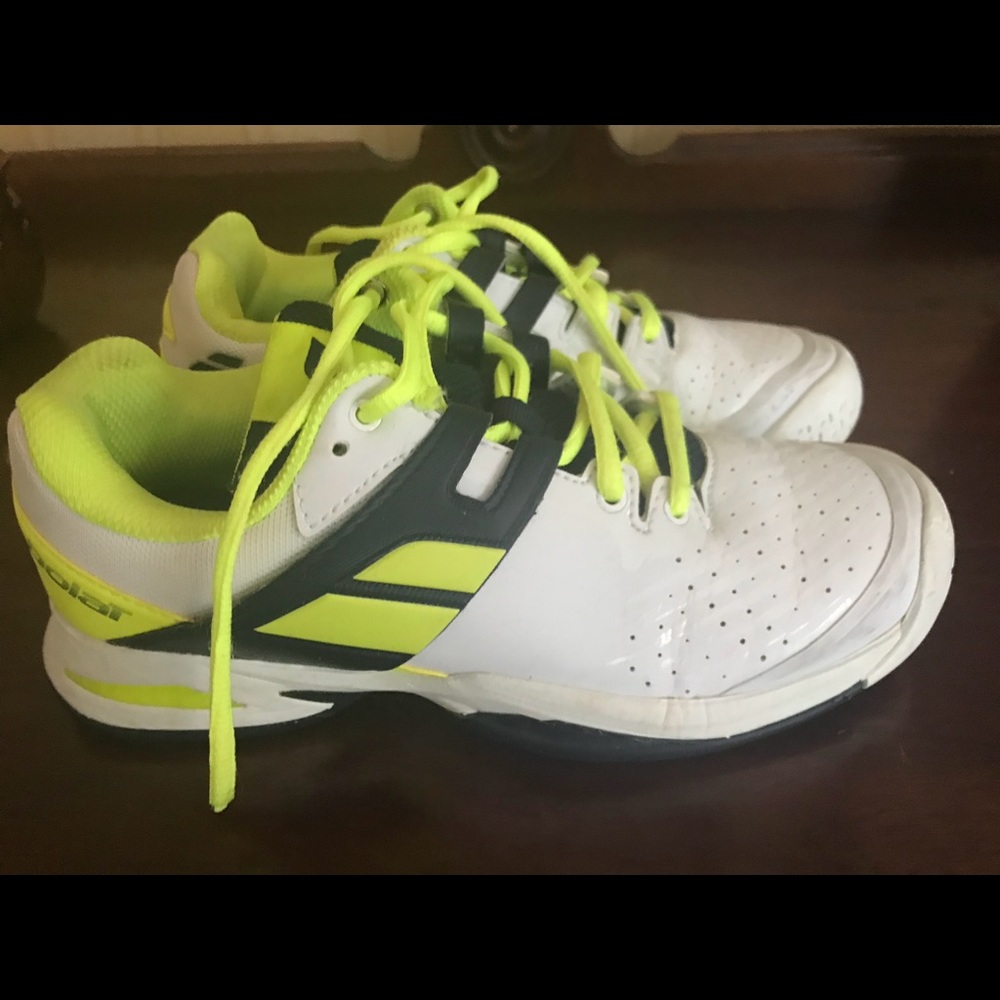 Boys or girls tennis sneakers worn 2x